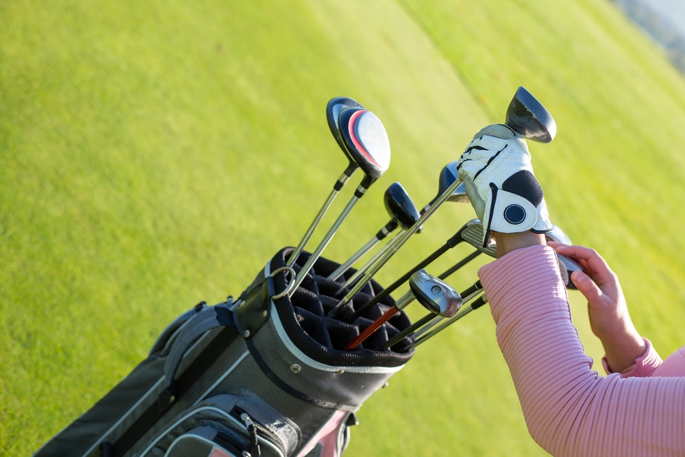 how much does it cost to regrip a golf club
