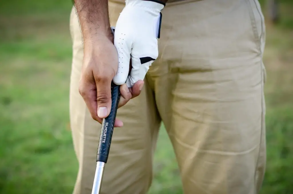 How Hard To Grip Golf Clubs