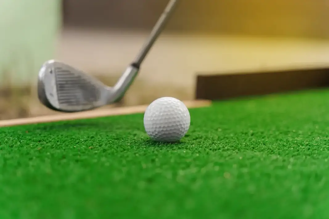 how to make an indoor mini golf course